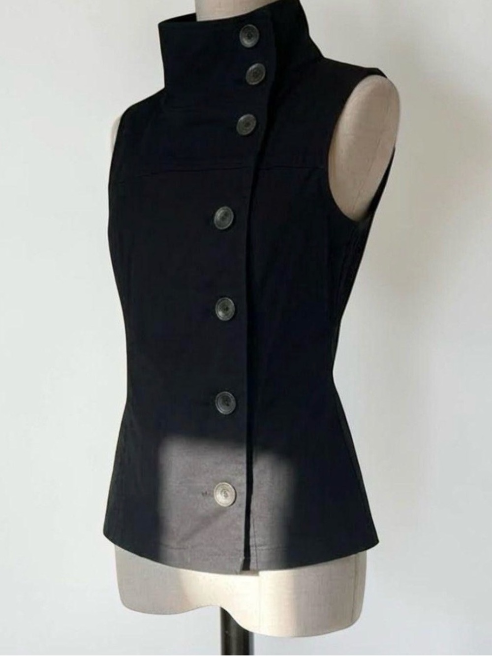 Sleeveless Asymmetrical Button Front Black Top - Picture 3 of 3
